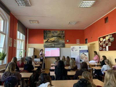 Dzień kobiet w Liceum. Kliknij, aby powiększyć zdjęcie.